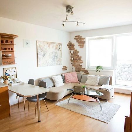 Cozy Apartment Btw Centre And Airport - Private Host - No Invoice Bratislava Exterior foto